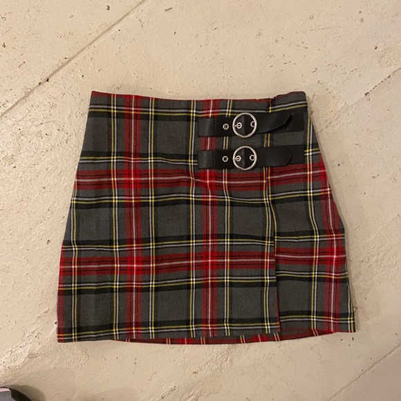 Plaid mini skirt like new - Picture 5 of 5